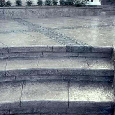 Stamped concrete steps in Puyallup, WA with saw cut, and interweave stamped pattern